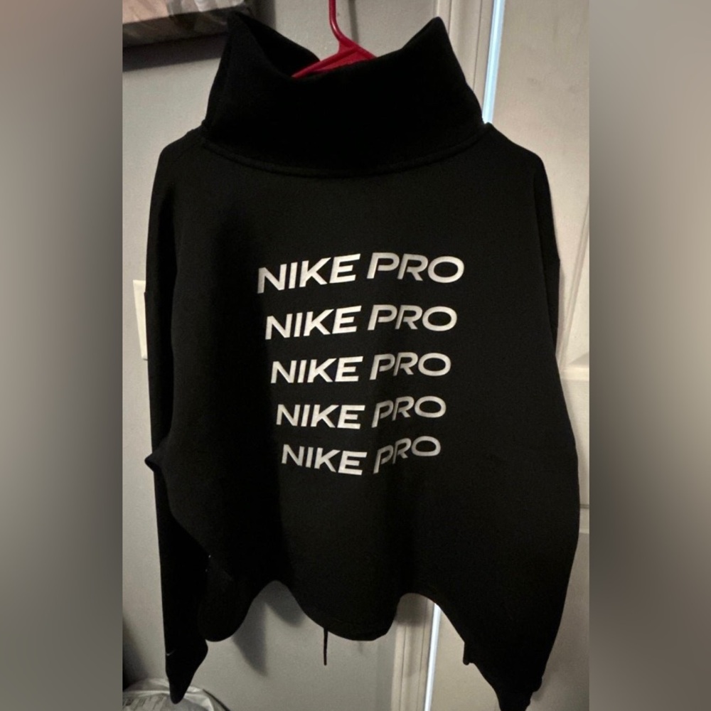 IN SEARCH OF….   Nike pullover - Picture 2 of 2